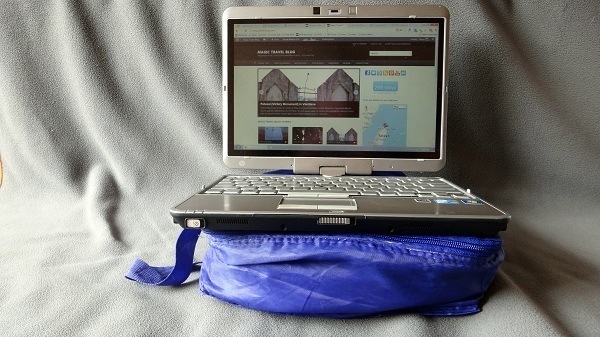 Multi Functional Travel Gear – Packing Cells as Laptop Rests