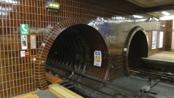 Glasgow subway little tunnel